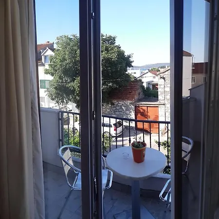 Lans Guest house *