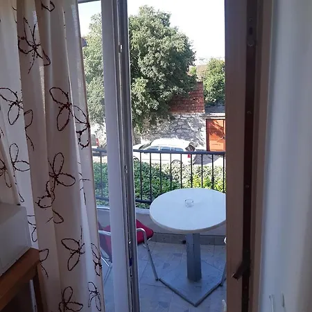 Lans Guest house