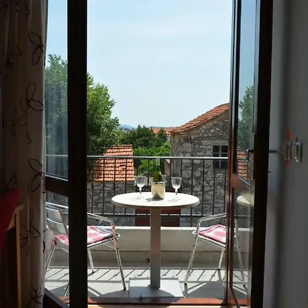 Lans Guest house *