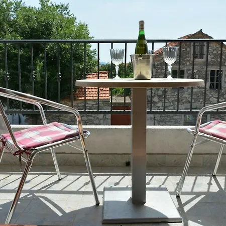 Lans Guest house *